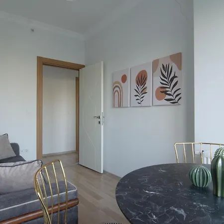 Apartamento Charming 3bdr In The Heart Of Halkal Merkez Estambul